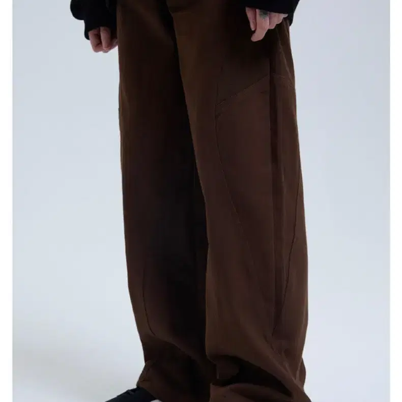 더콜디스트모먼트 라인 팬츠 브라운 tcm line pants brown