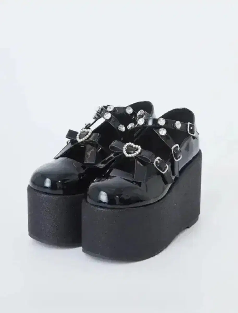 Ankle-strap heeled shoes, black (Liz Lisa, the mass-produced landmine)