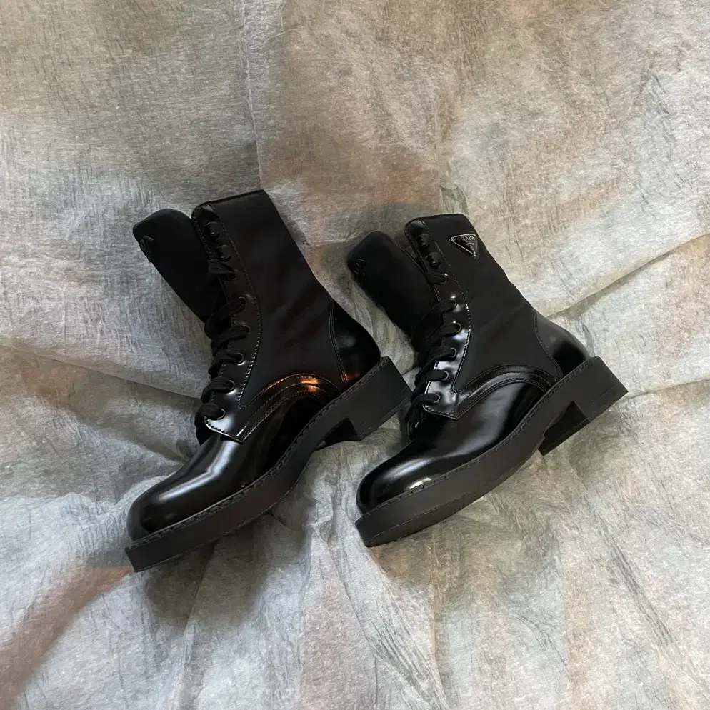 프라다 컴뱃 부츠 / Prada Combat Boots