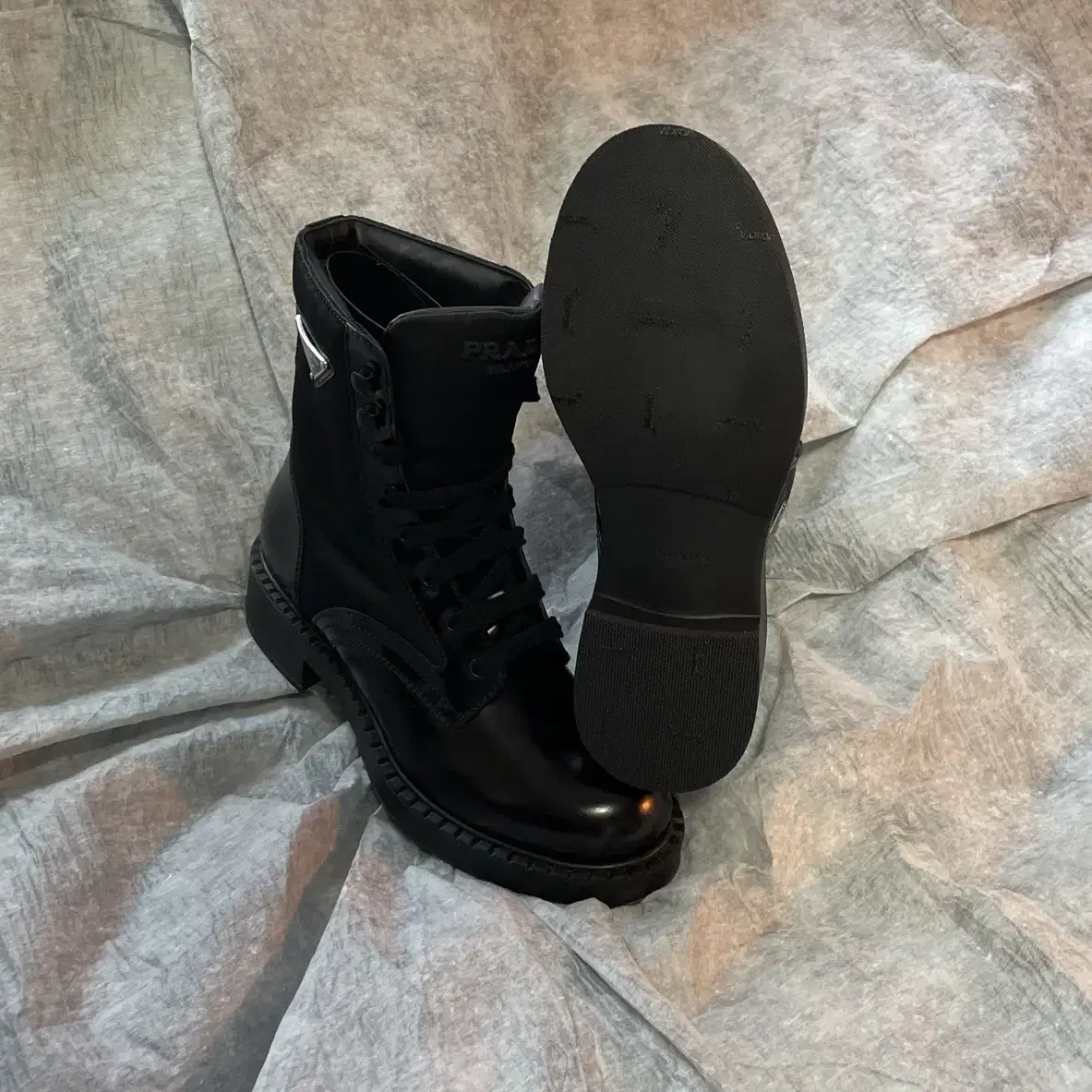 프라다 컴뱃 부츠 / Prada Combat Boots