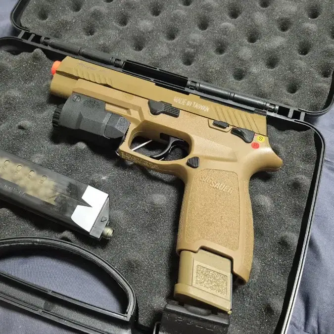 SIG SAUER M9 탄색 GBB 급처 합니다!!