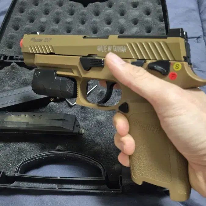 SIG SAUER M9 탄색 GBB 급처 합니다!!