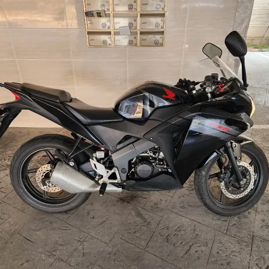 CBR125 검정 17년식 순정상태 판매합니다