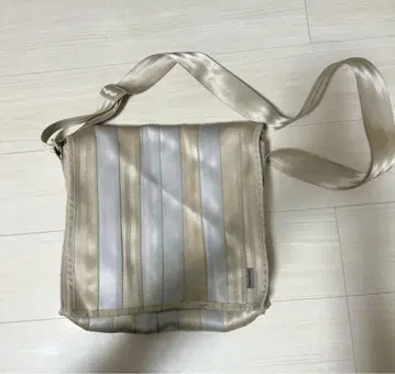 Odds&Ends 메신저 백 베이지 실버 안전 벨트