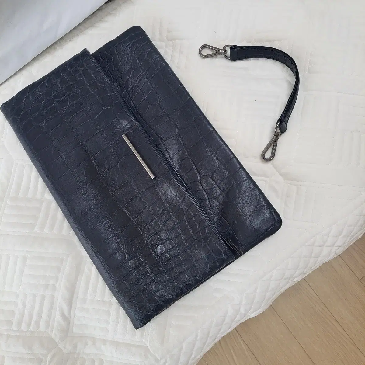 Calin Crocodile pattern cowhide clutch