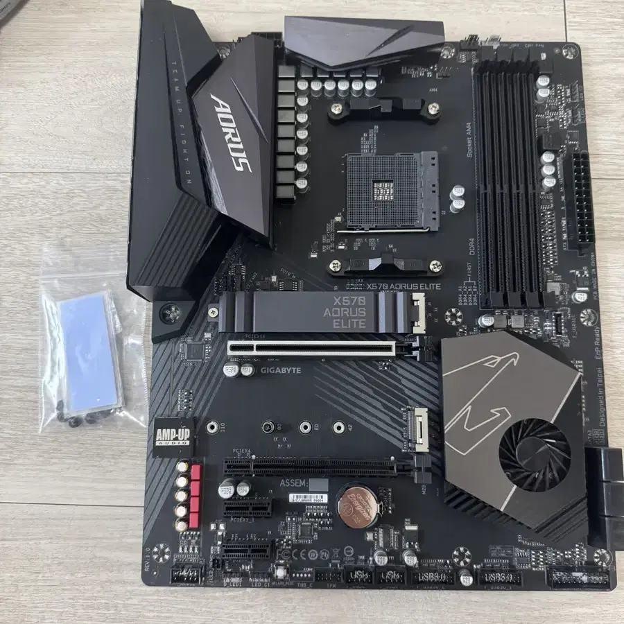 X570 Aorus Elite 메인보드 판매합니다.