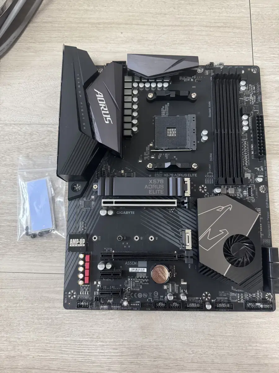 X570 Aorus Elite 메인보드 판매합니다.