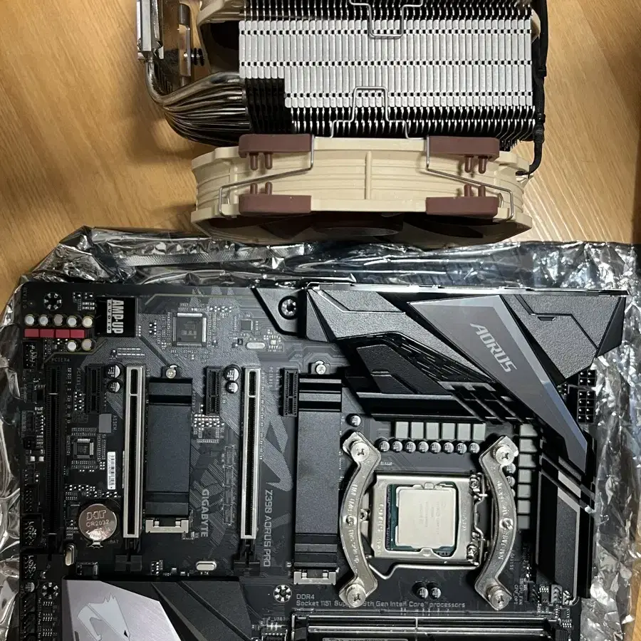 i7 9700k, z390, 녹투아 nh-d15, 지스킬 16gb