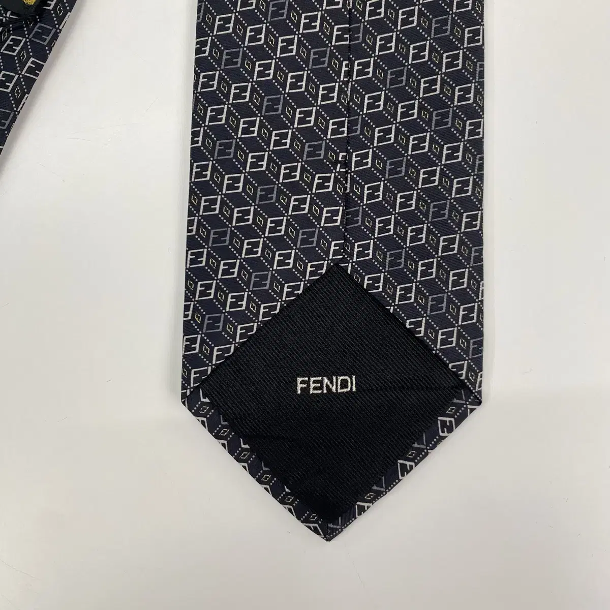 미사용품 택달린 펜디 (FENDI) 모노그램 명품 정품 넥타이