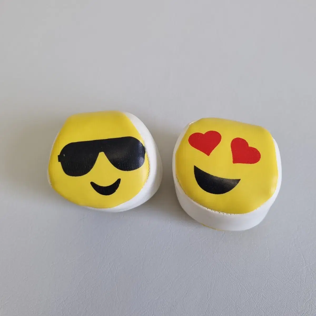 Throwing Emojis 2 Balls Brain Teasers