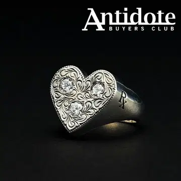 Antidote Buyers Club 인그레이빙 하트 링