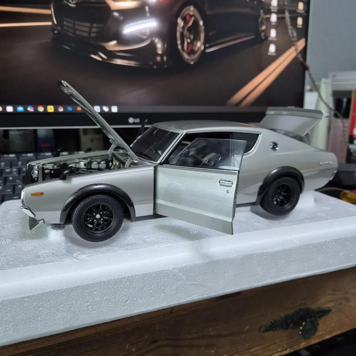 오토아트 1/18 닛산 스카이라인 2000 GT-R 켄메리 다이캐스트