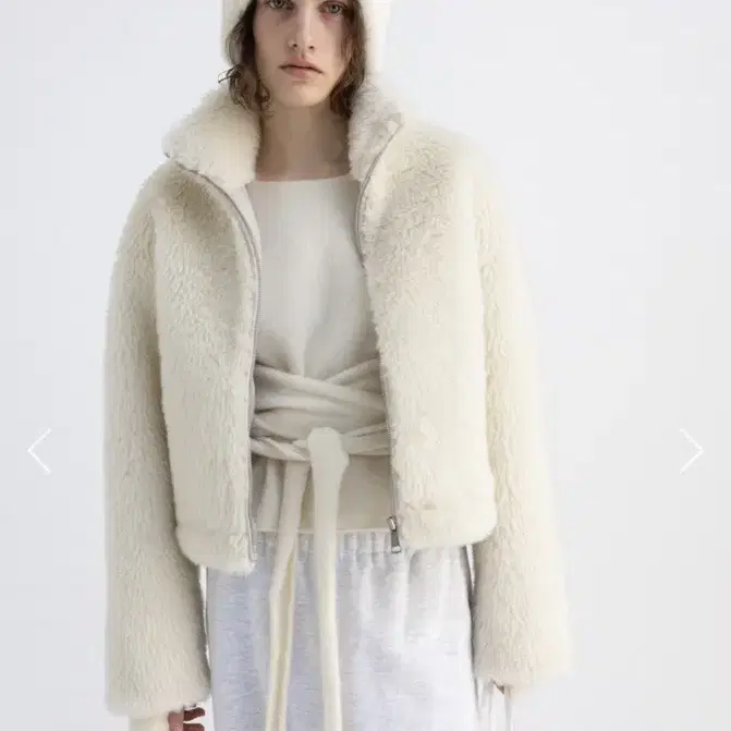 모노하 퍼자켓 Fluffy high neck jumper ivory