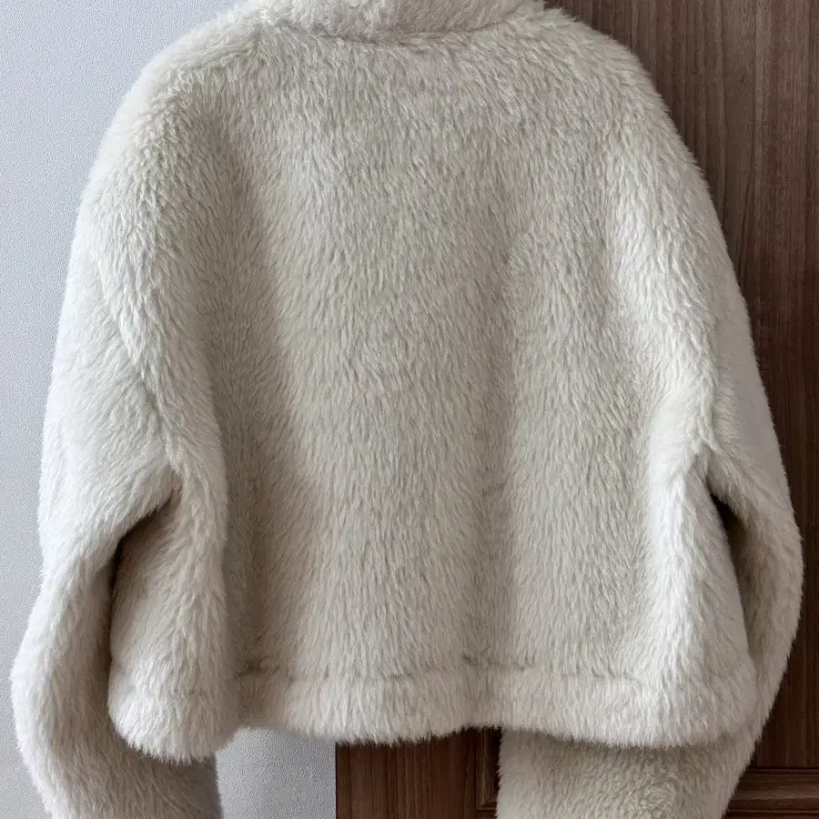 모노하 퍼자켓 Fluffy high neck jumper ivory