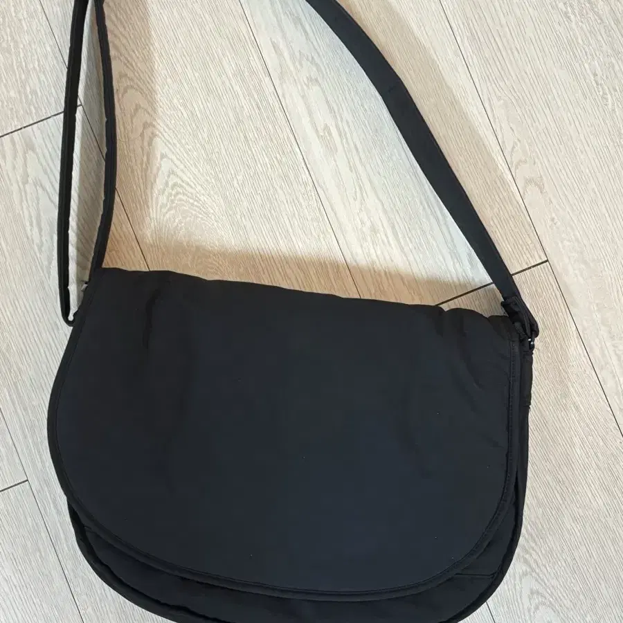 마지언타이틀 러너스백 블랙 runners bag black