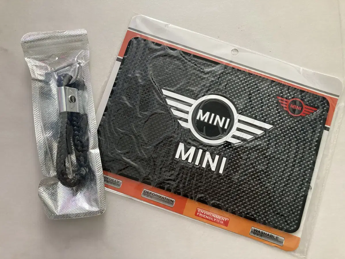 MINI 미니 자동차 키링, 미끄럼방지패드 세트 새상품