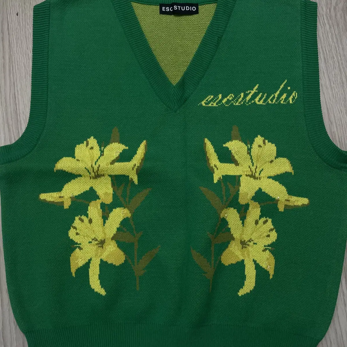 esc studio flower knit vest