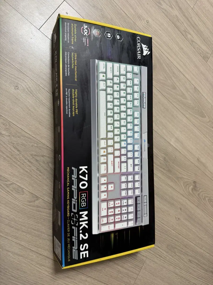 Corsair K70 RGB MK.2 SE 키보드 은축