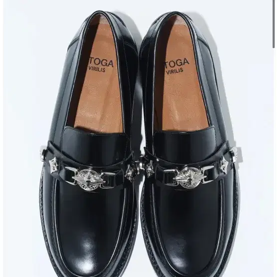 (42) Toga loafer