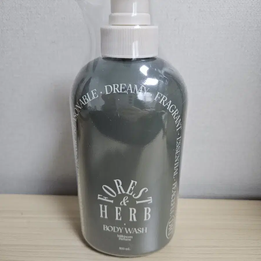 새상품) 오디드 밀크인세라 퍼품바디워시 샌달우드피그 500ml