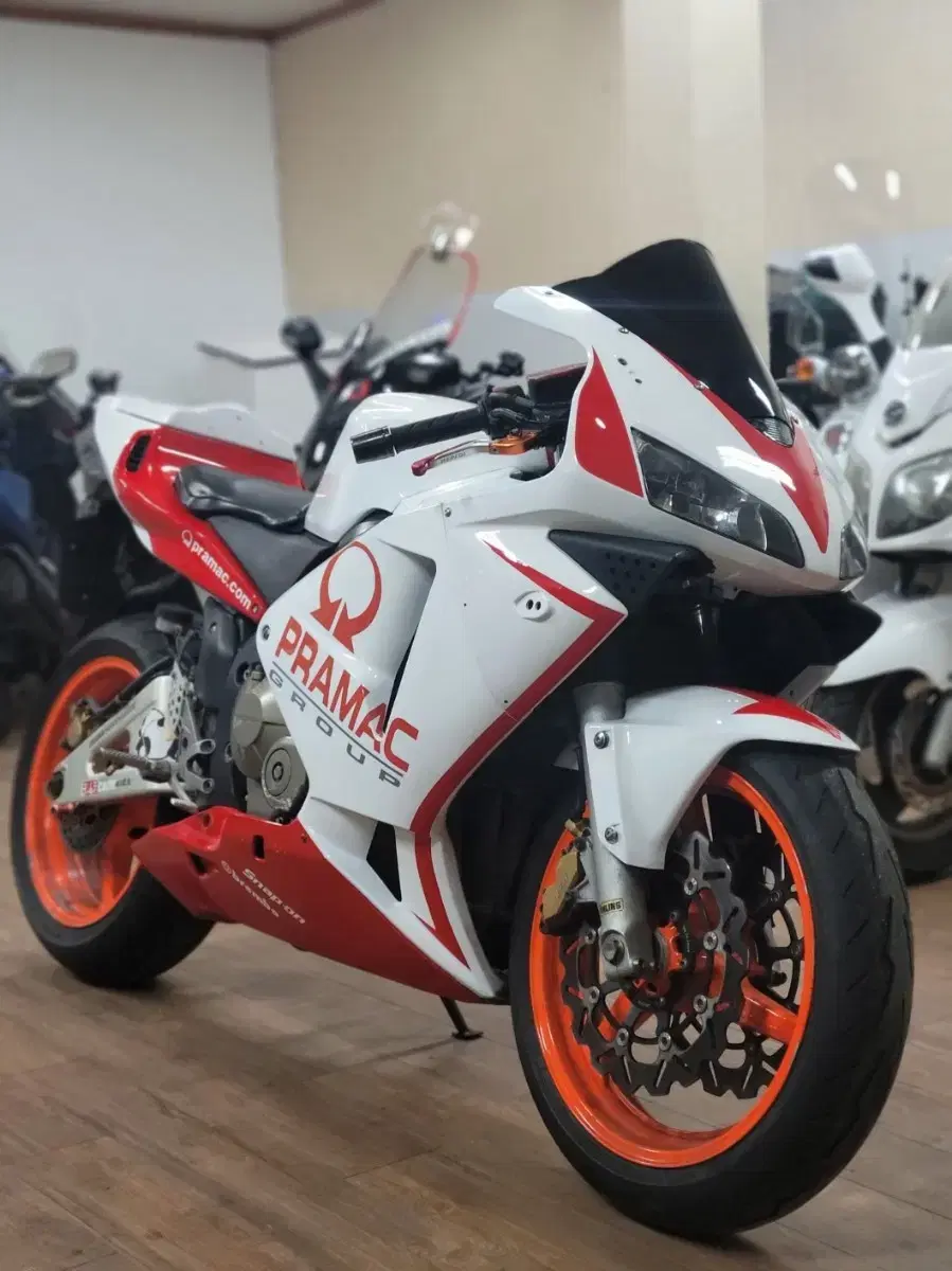 혼다)CBR600rr.요시무라(정품)구변완.풀베기 차량 판매합니다