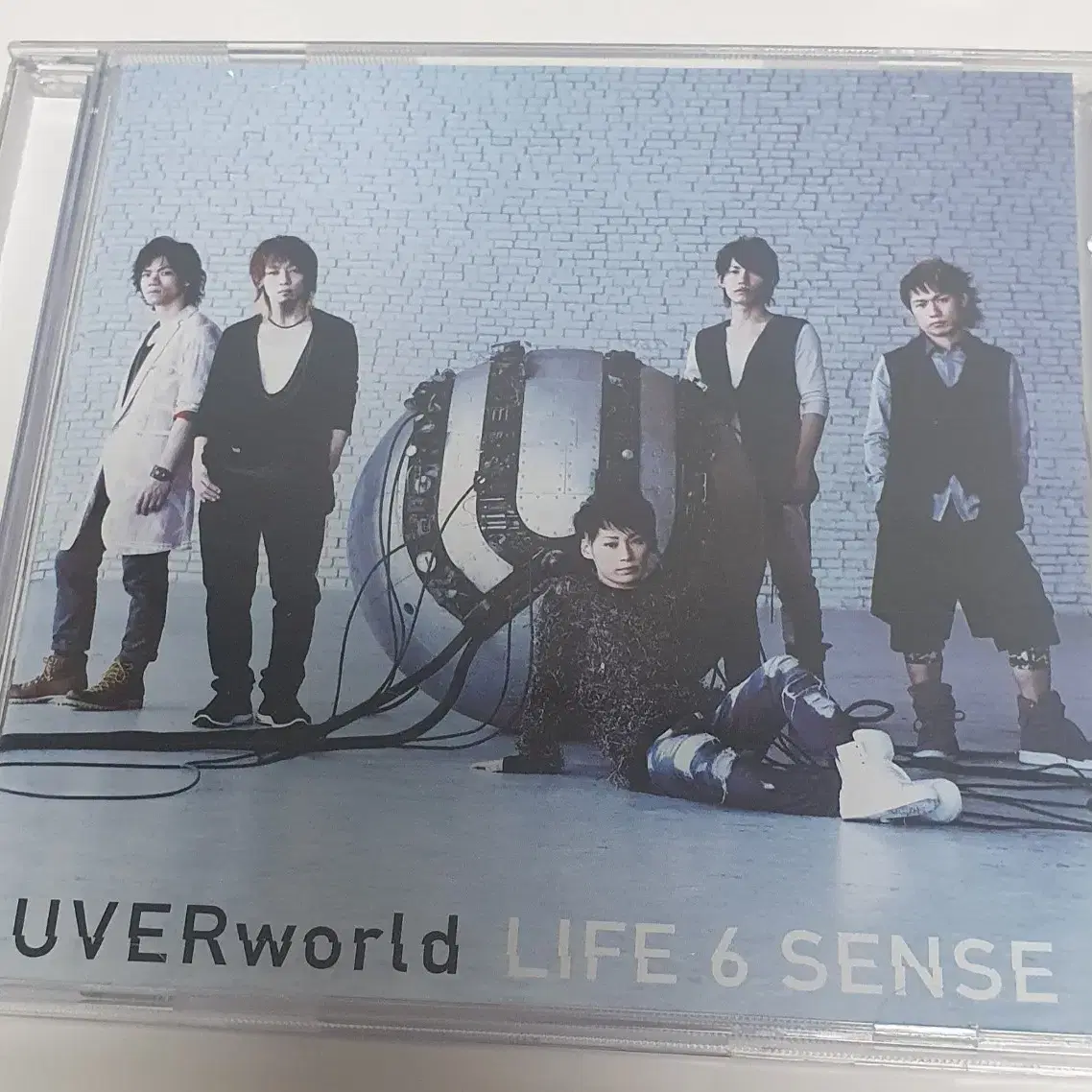 UVERWolrd - Life 6 Sense