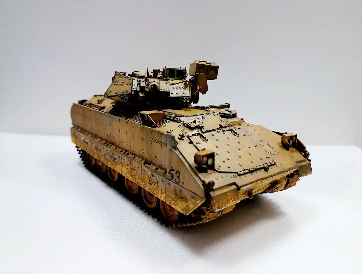 1/35 M2 브래들리 프라모델 완성작 팝니다.