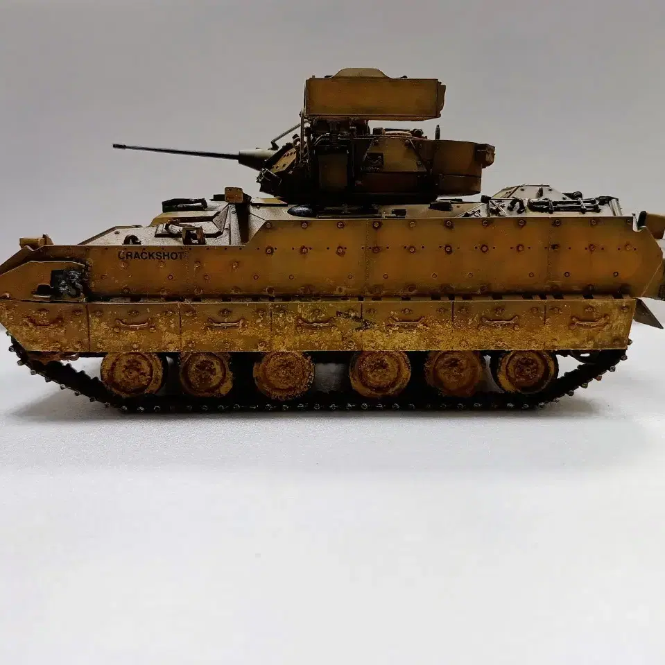 1/35 M2 브래들리 프라모델 완성작 팝니다.