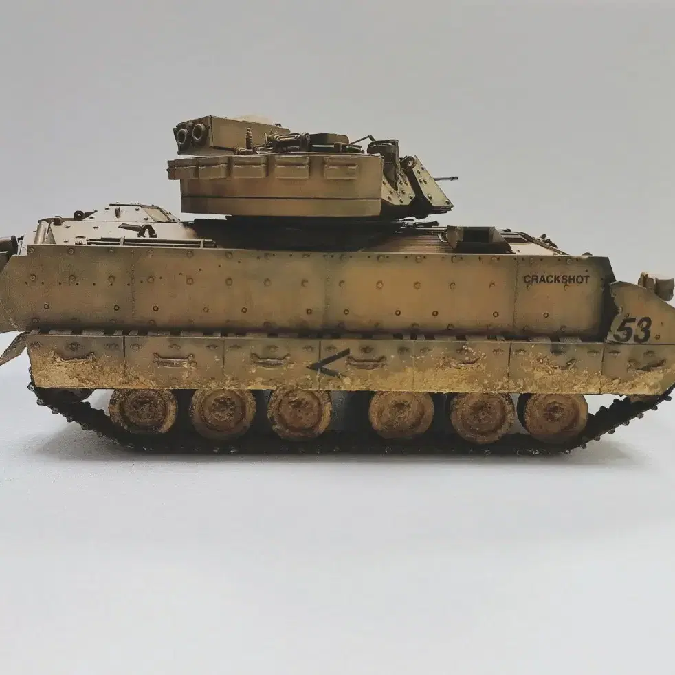 1/35 M2 브래들리 프라모델 완성작 팝니다.