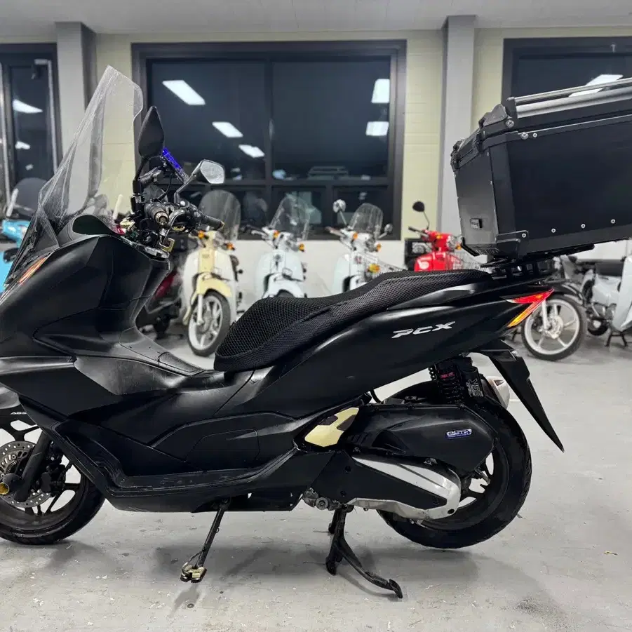 21년식 혼다 PCX125 ABS모델 2만Km 짧은키로수 판매합니다.