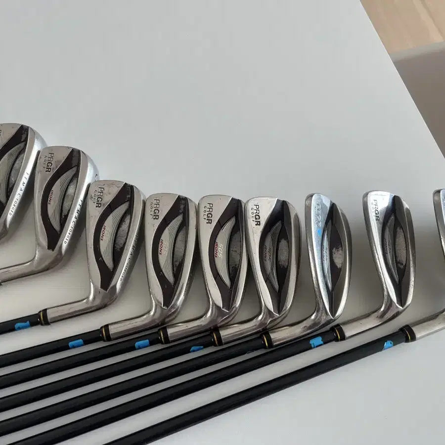 프로기아 PRGR 505 IRONS 9아이언 세트 팝니다.