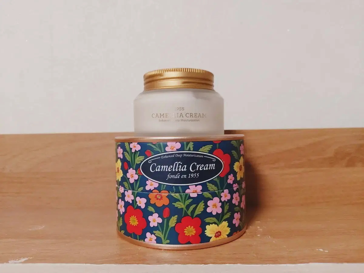 1955 Camellia Cream