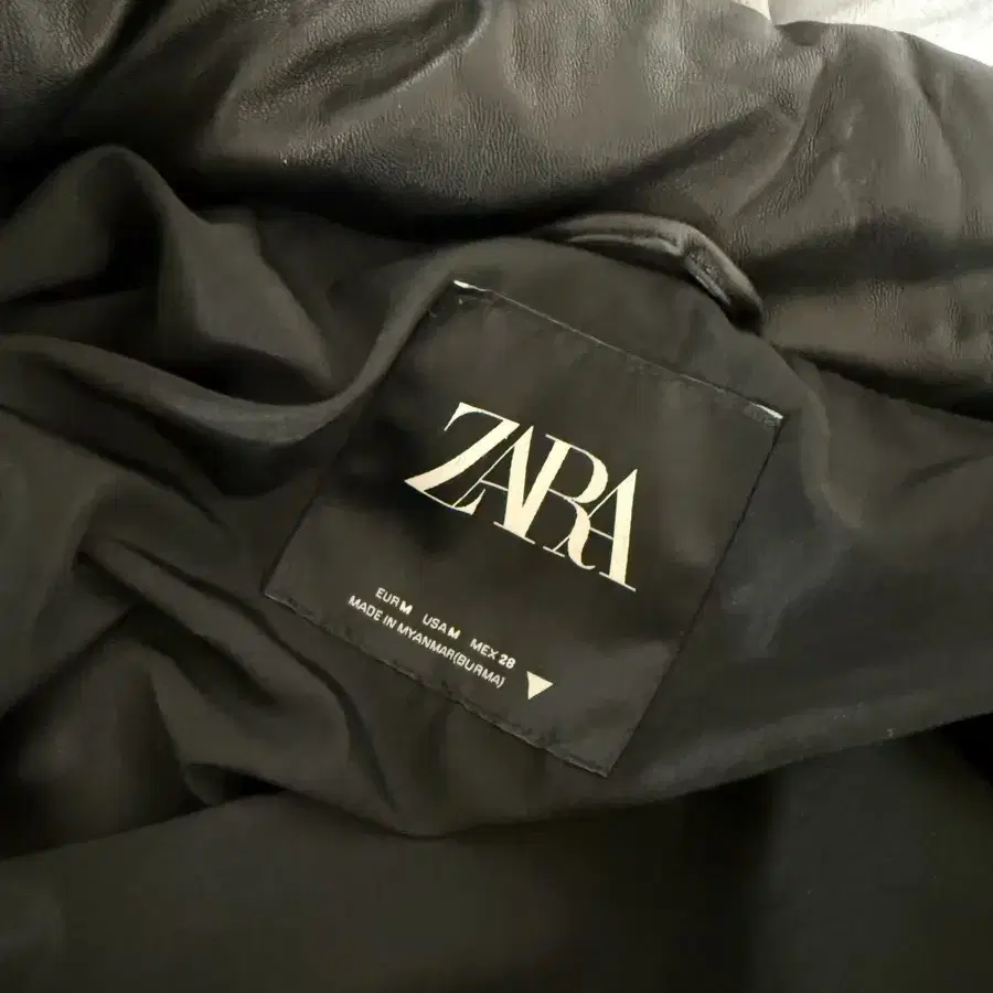 zara 자라 에코 레더 패딩 점퍼 숏패딩 세미크롭 자켓