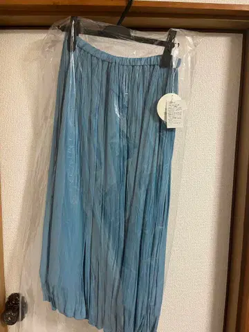 DOS DIOSAS 플리츠유르스 스커트 스카이블루