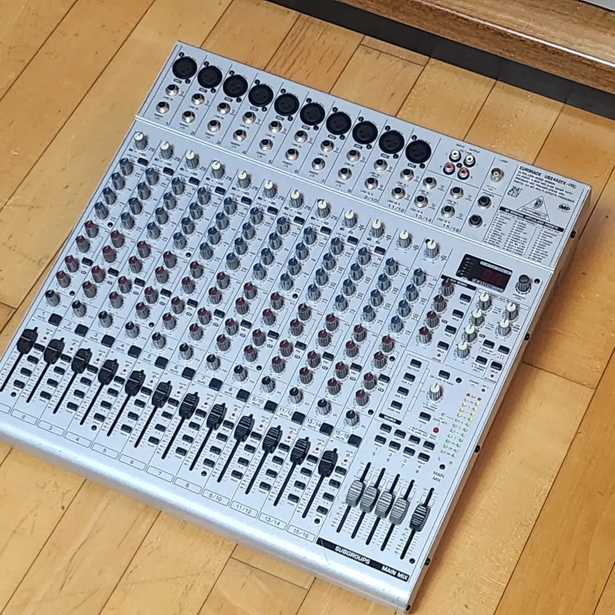 베링거 Behringer UB2442FX-PRO 유로팩 오디오 프로 믹서