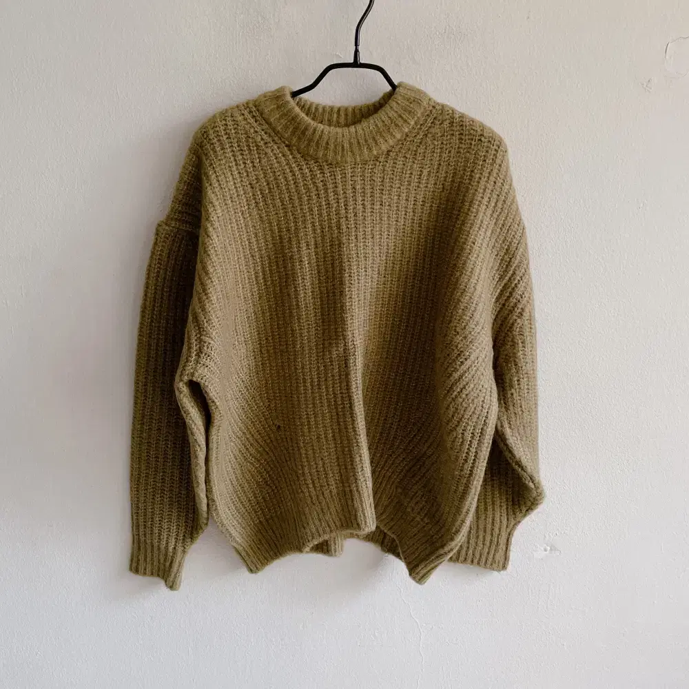 Free) Sweater