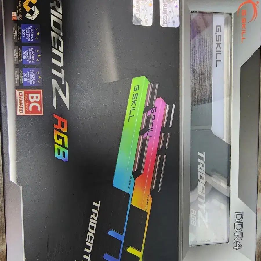 g.akill 트라이던트 ddr4 16x2 3600 팝니다.