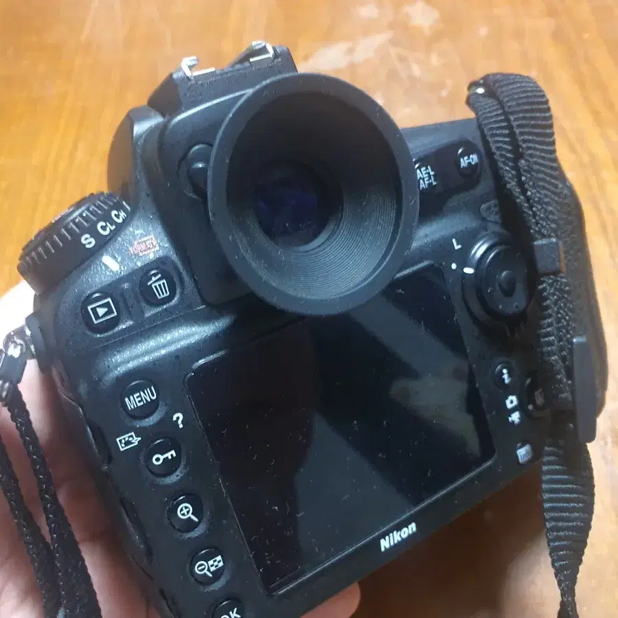 니콘 DSLR 카메라 D810 바디 팔아요.