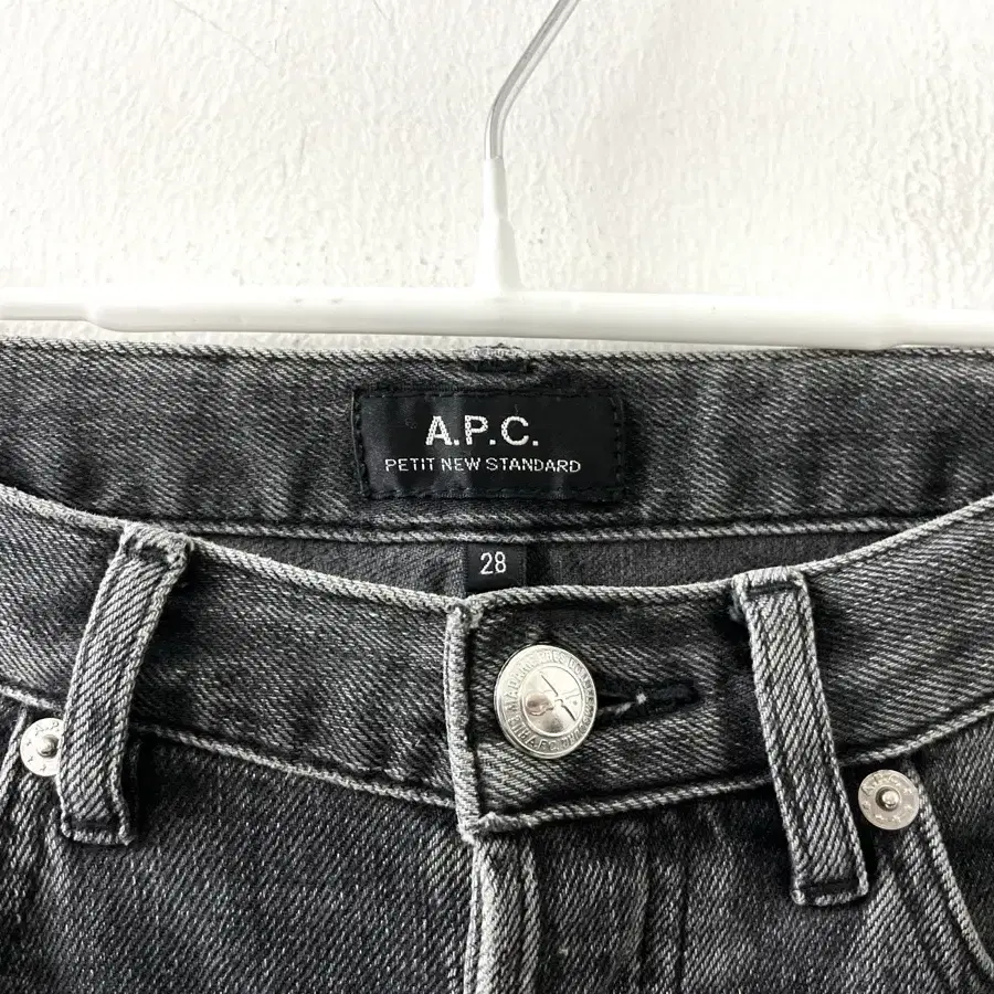 A.P.C. 아페쎄 일본 여성 슬림핏 흑청 데님팬츠 28