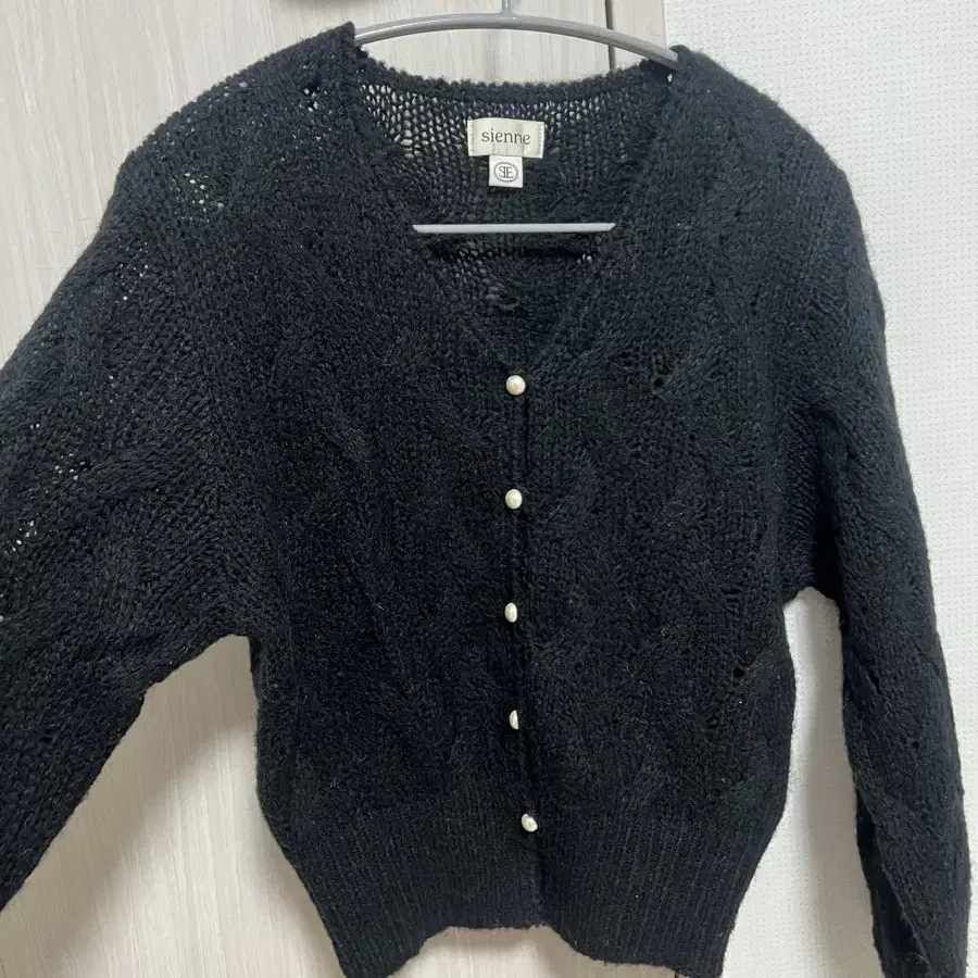 시엔느 Caroline Wool Cardigan (Black)