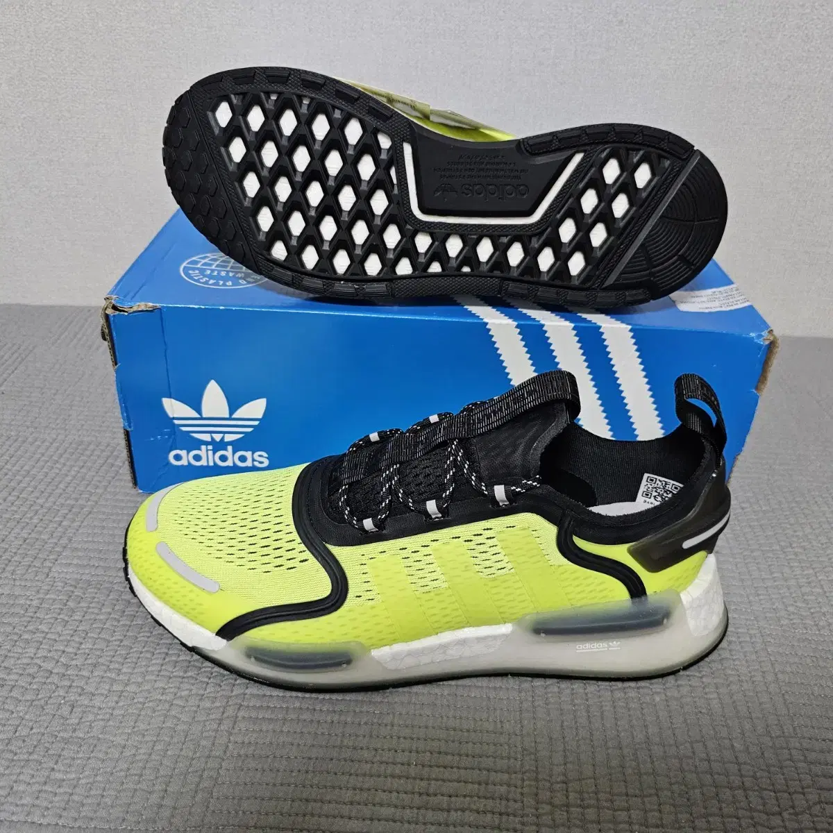 280) 아디다스 Boost NMD-V3 Neon