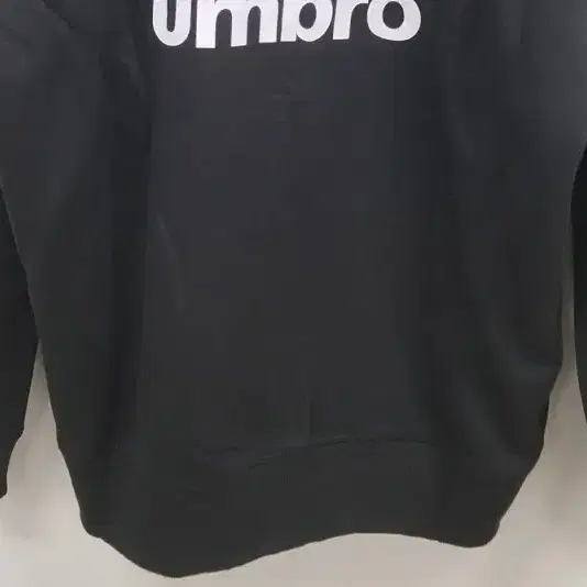 UMBRO (새상품) 엄브로 블랙 후드티 공용 L A360