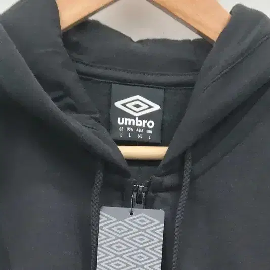 UMBRO (새상품) 엄브로 블랙 후드티 공용 L A360