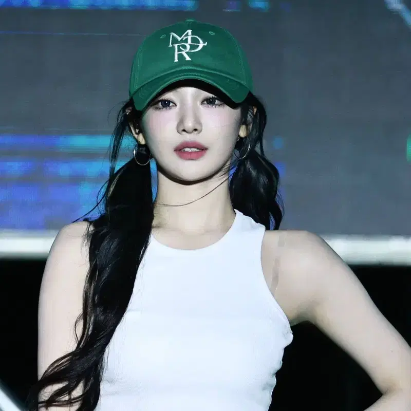 시너진 PLAIN RIB SLEEVELESS CROP TOP WHITE