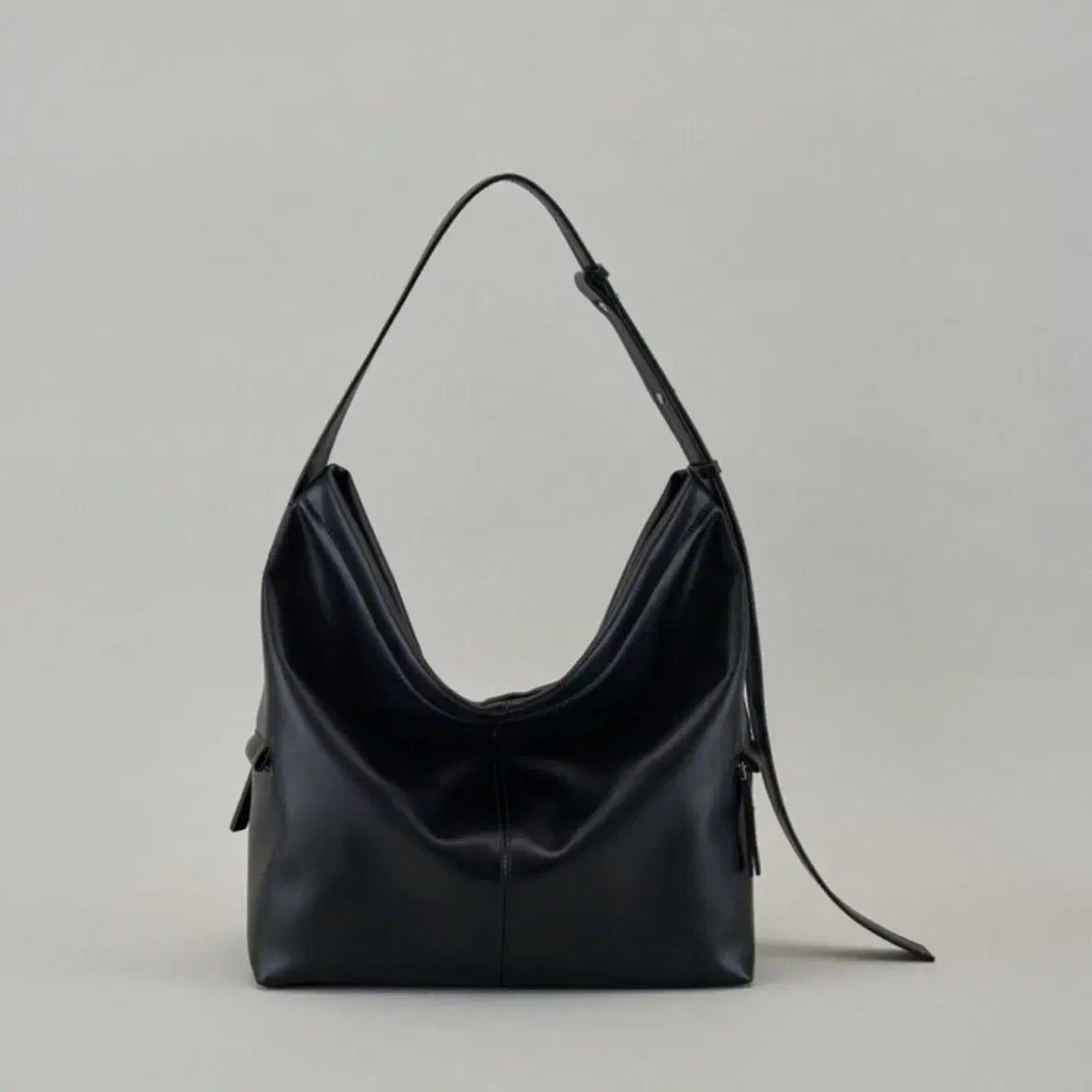 Munier 뮤니에 | KAI BAG BLACK 카이백 블랙