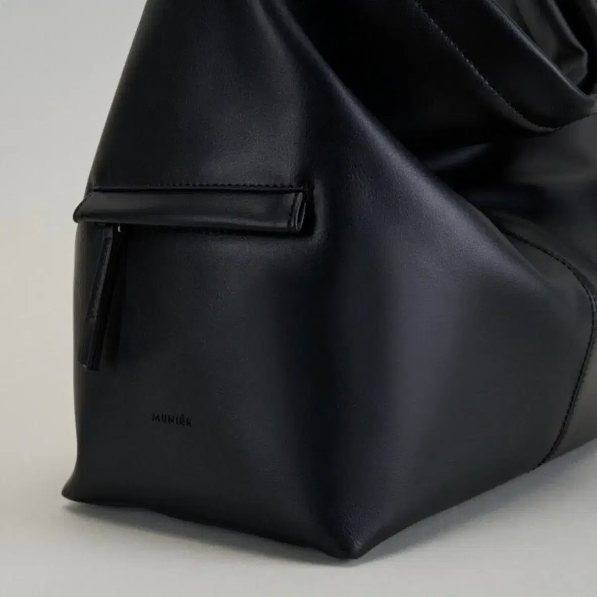 Munier 뮤니에 | KAI BAG BLACK 카이백 블랙