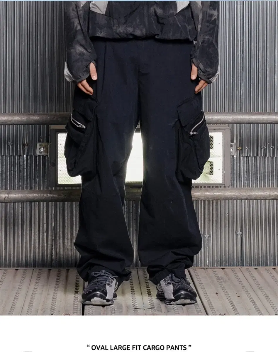 OVAL LARGE FIT CARGO PANTS BLACK