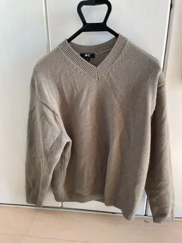 유니클로C V 넥 니트