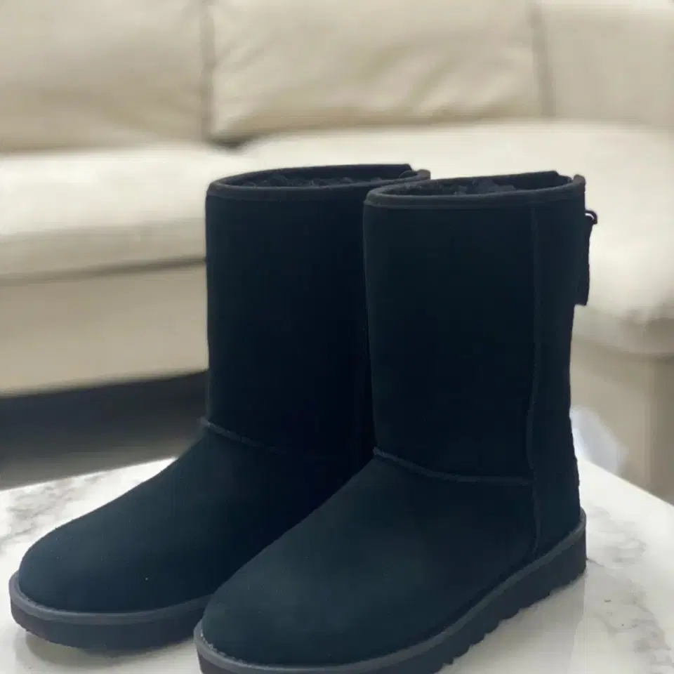 미국 어그 UGG 220 숏 블랙 US5 EU36 UK3