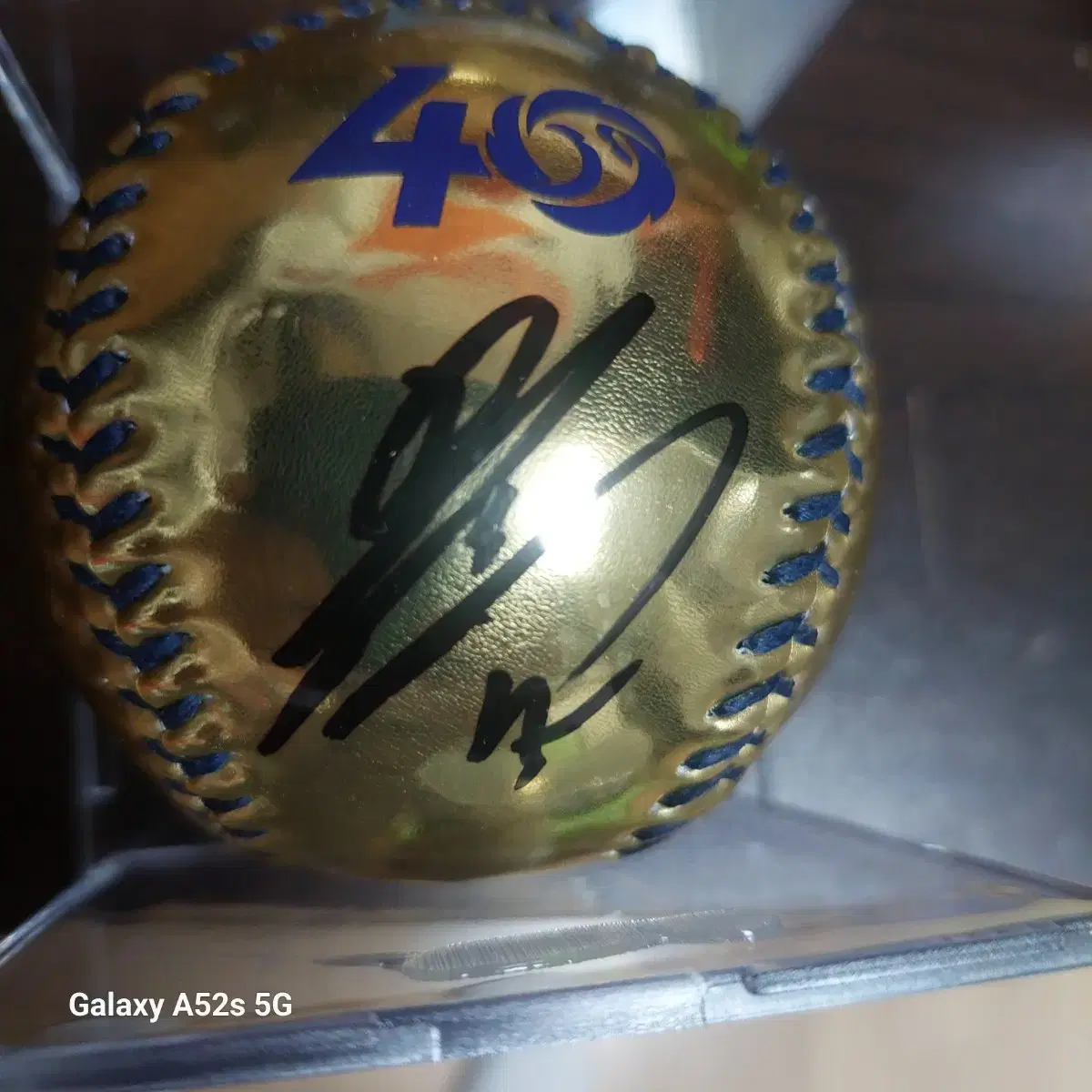 Signing ball of Koo Dae-sung is available for sale